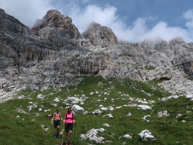 Larissa und Dagmar zwischen Forcella Mose und Rifugio Guido Corsi