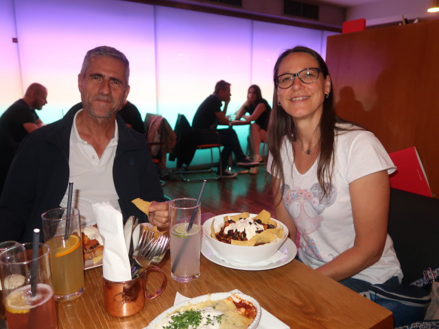 Friedrich und Iris im Caf&eacute; Cuadro