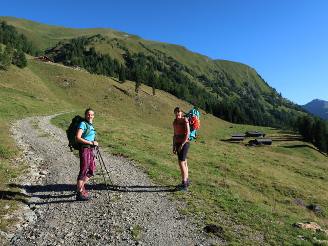 Ursa und Larissa auf der Inneren Ebenalm (12. Aug.)