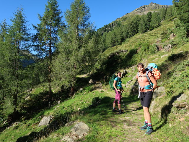 Ursa und Larissa zwischen Putschaller Wirtsalm und Ochsnerhütte (12. Aug.)