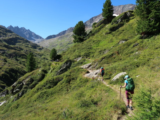Larissa und Ursa zwischen Moos und Tramerbach (12. Aug.)