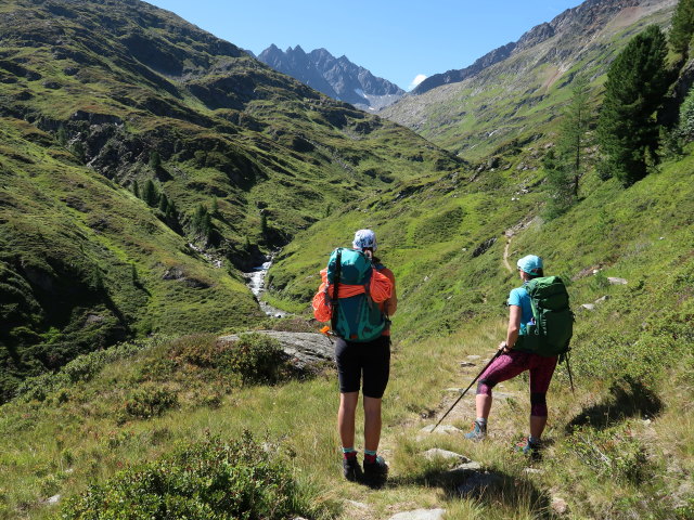 Larissa und Ursa zwischen Moos und Tramerbach (12. Aug.)