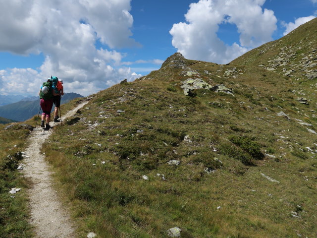 Ursa und Larissa am Wiener H&ouml;henweg zwischen Peischlacht&ouml;rl und Berger T&ouml;rl (13. Aug.)