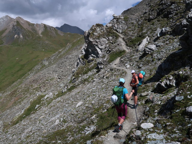 Ursa und Larissa am Wiener H&ouml;henweg zwischen Peischlacht&ouml;rl und Berger T&ouml;rl (13. Aug.)