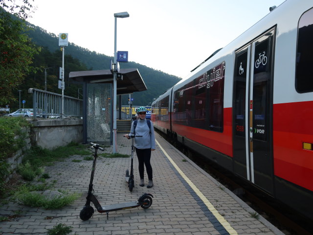 Sabine im Bahnhof Ortmann, 415 m