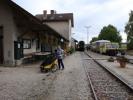 Zayataler Schienentaxi: Sabine im Bahnhof Asparn an der Zaya