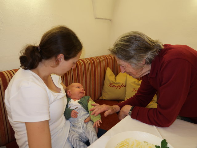 Sabine, Nils und Oma im 'Alten Schüttkasten'