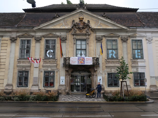 Sabine beim Volkskundemuseum