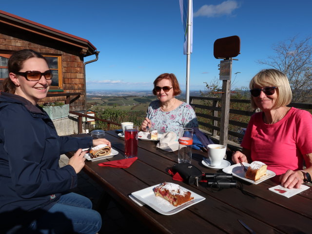 Sabine, Brigitte und Mama bei der Kaiserkogelhütte, 716 m