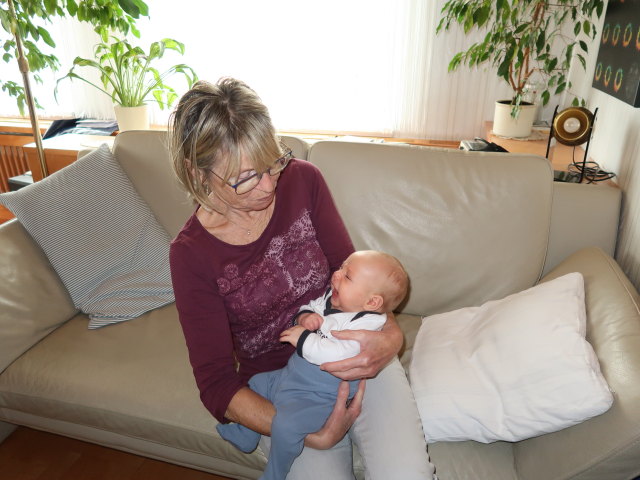 Mama und Nils im Haus meiner Eltern