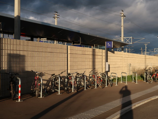 Bahnhof Wien Süßenbrunn, 162 m
