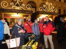 Doris, Jörg, Sabine, ich und Erich im Weihnachtsdorf Belvedere