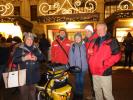 Doris, Jörg, Sabine, ich und Erich im Weihnachtsdorf Belvedere