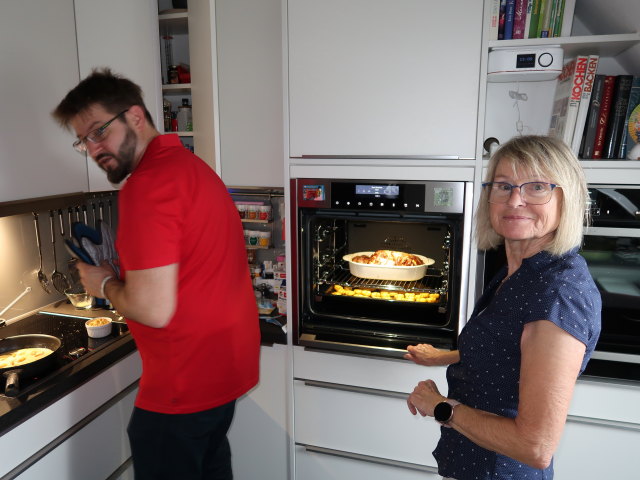 Markus und Mama im Haus meiner Eltern (24. Dez.)