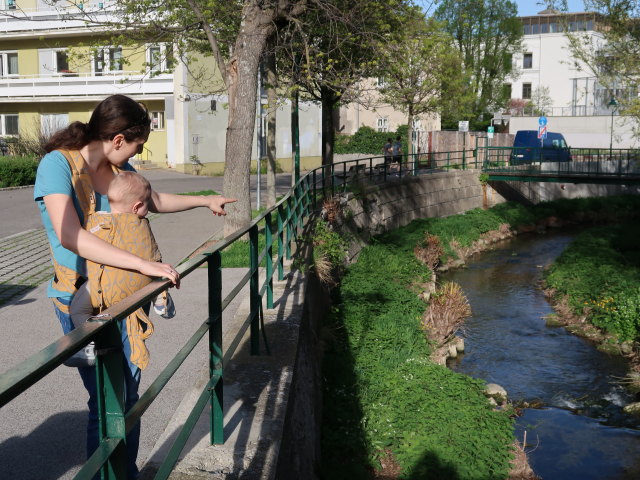 Sabine und Nils neben der M&ouml;dling in M&ouml;dling