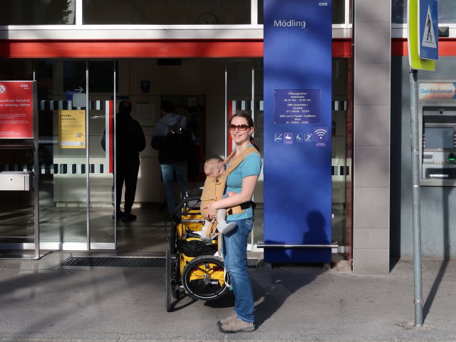 Nils und Sabine beim Bahnhof M&ouml;dling, 213 m