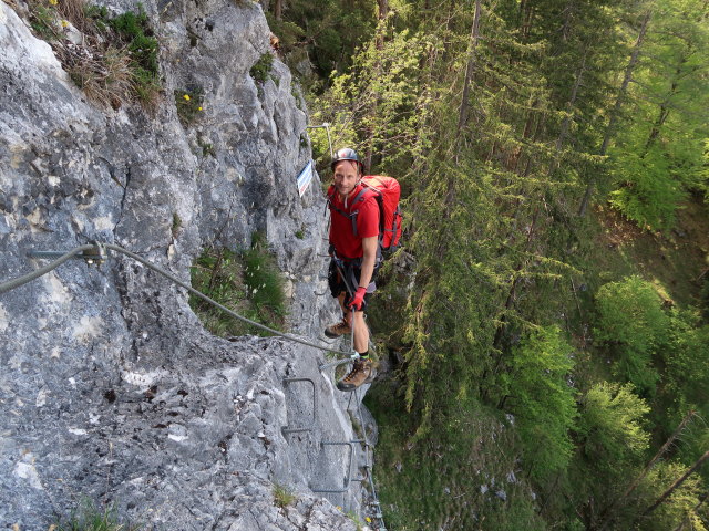 Poppenberg-Klettersteig: J&ouml;rg auf der Seilbr&uuml;cke