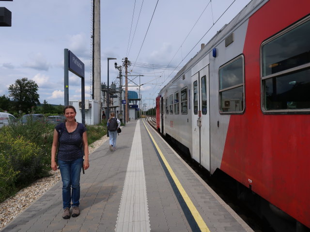 Sabine im Bahnhof Pfaffst&auml;tten, 238 m