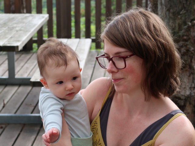 Ella und Hannelore bei der Ein&ouml;dh&ouml;hle, 370 m