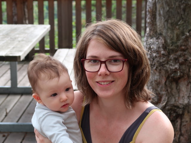 Ella und Hannelore bei der Ein&ouml;dh&ouml;hle, 370 m