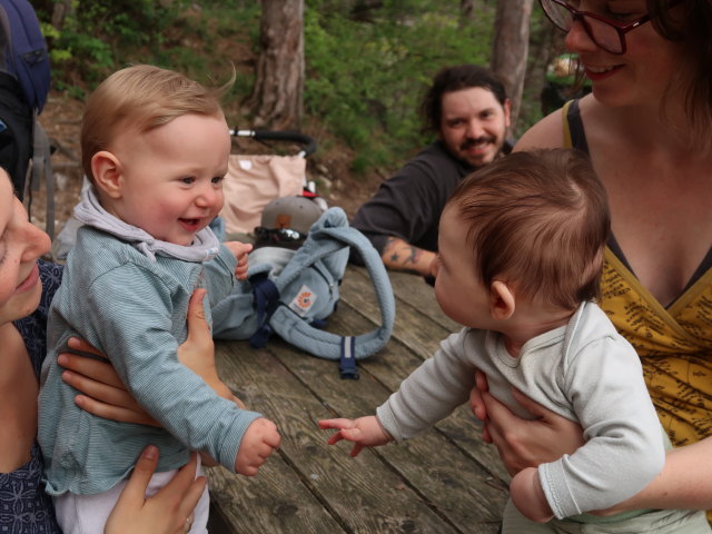Sabine, Nils, Manuel, Ella und Hannelore bei der Ein&ouml;dh&ouml;hle, 370 m