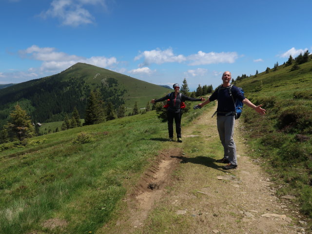 Carmen und Frank zwischen Gro&szlig;em Kar und Sch&auml;ferkreuz (15. Juni)