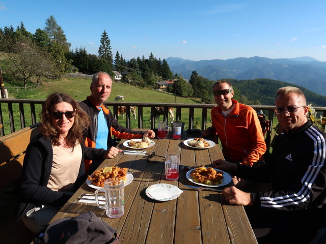 Melanie, Frank, ich und Mario in der Jausenstation Sch&auml;ffer-Huber