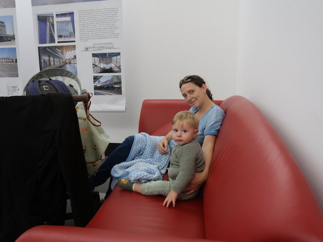 Nils und Sabine in der Ausstellung 'Bahnh&ouml;fe - Stationen in Europa'