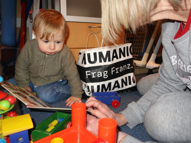 Nils und Mama im Haus meiner Eltern (20. Nov.)