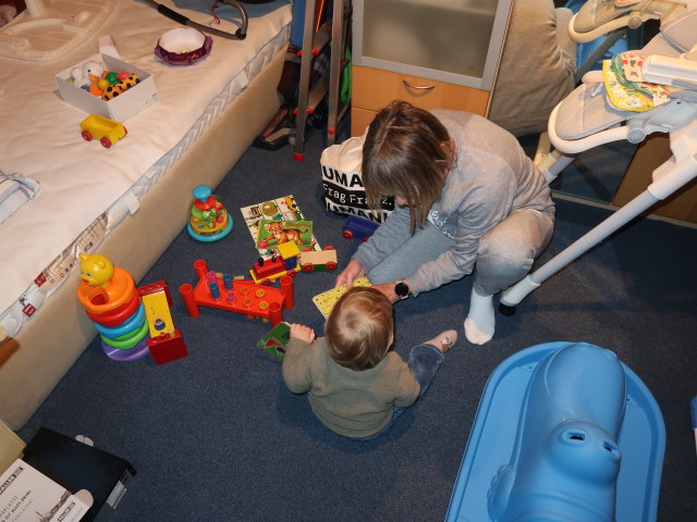 Nils und Mama im Haus meiner Eltern (20. Nov.)