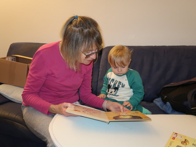 Mama und Nils in unserer Wohnung