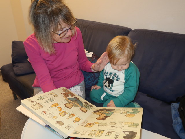 Mama und Nils in unserer Wohnung