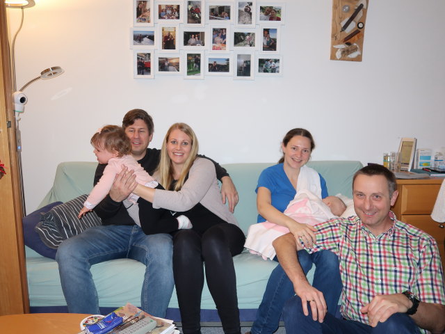 Marie, Eckart, Elisabeth, Sabine, Nils und ich in unserer Wohnung