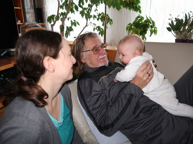 Sabine, Papa und Nils im Haus meiner Eltern