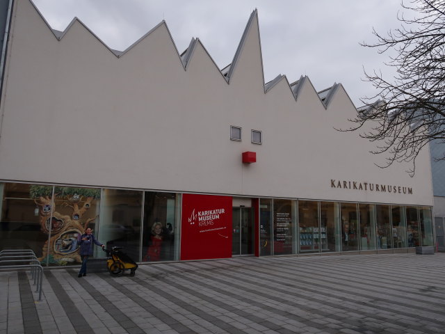 Nils und Sabine beim Karikaturmuseum Krems