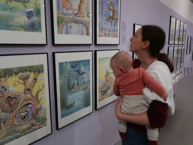 Nils und Sabine in der Sonderausstellung 'Erwin Moser - Fantastische Geschichten'