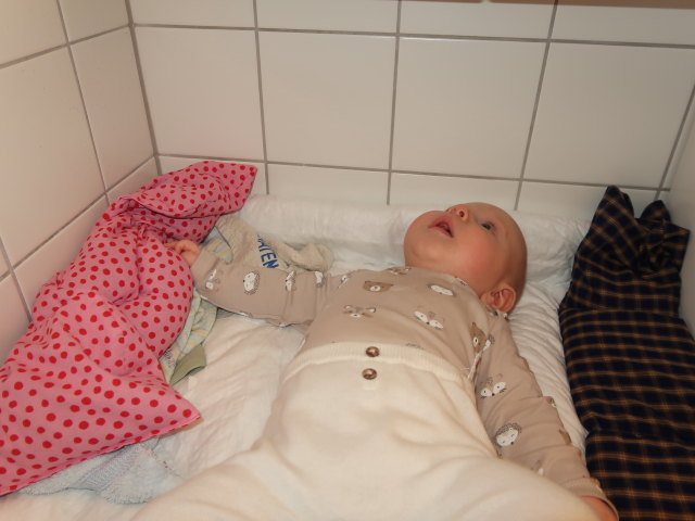 Nils in unserer Wohnung (2. Jän.)