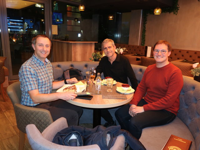 Ich, Friedrich und Jakob im Café-Restaurant Denito