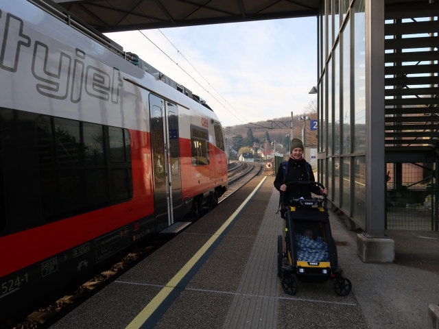 Sabine und Nils im Bahnhof Unter Tullnerbach, 289 m