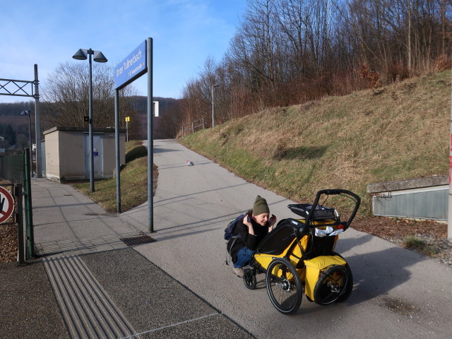 Sabine im Bahnhof Unter Tullnerbach, 320 m