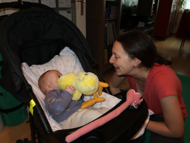 Nils und Sabine in Brigittes Wohnung