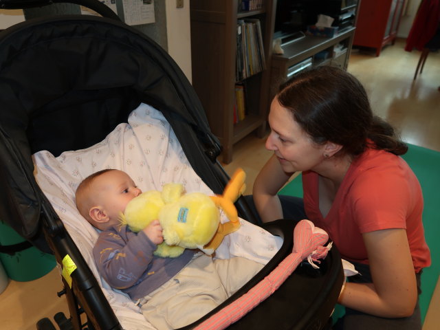 Nils und Sabine in Brigittes Wohnung