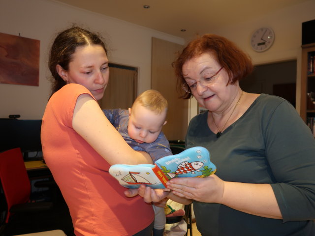 Sabine, Nils und Brigitte in Brigittes Wohnung