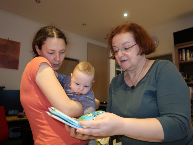 Sabine, Nils und Brigitte in Brigittes Wohnung