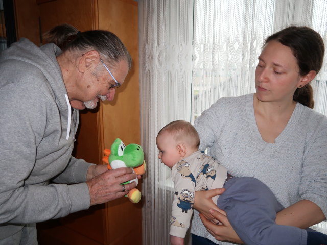 Papa, Nils und Sabine im Haus meiner Eltern