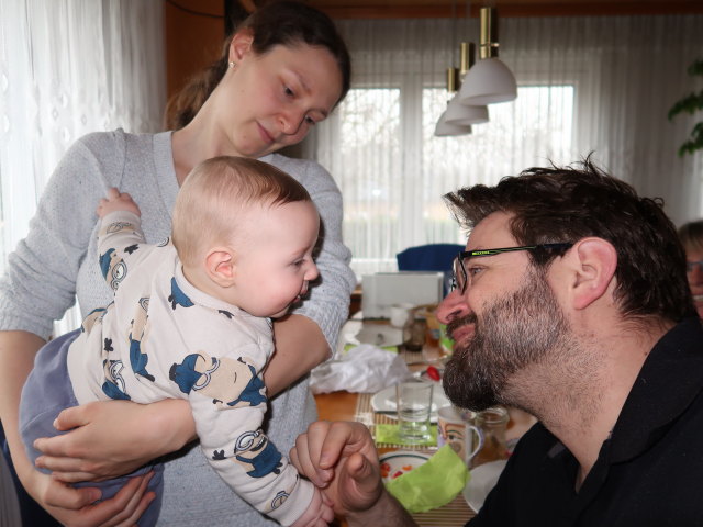 Nils, Sabine, Markus und Mama im Haus meiner Eltern