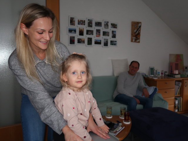 Katharina, Valentina und Stefan in unserer Wohnung