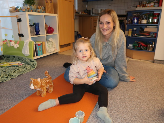 Valentina und Katharina in unserer Wohnung