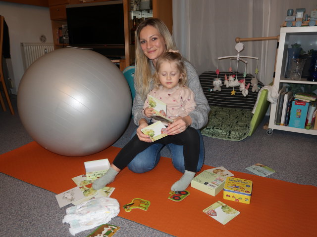 Katharina und Valentina in unserer Wohnung