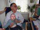 Nils und Papa im Haus meiner Eltern